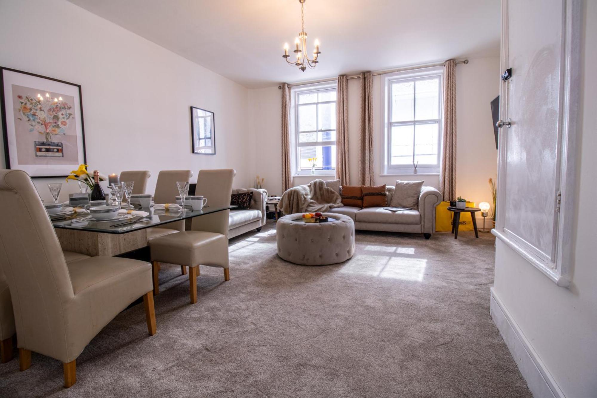 Mayfair Maisonette Chic Spacious 2-bed - 33a *